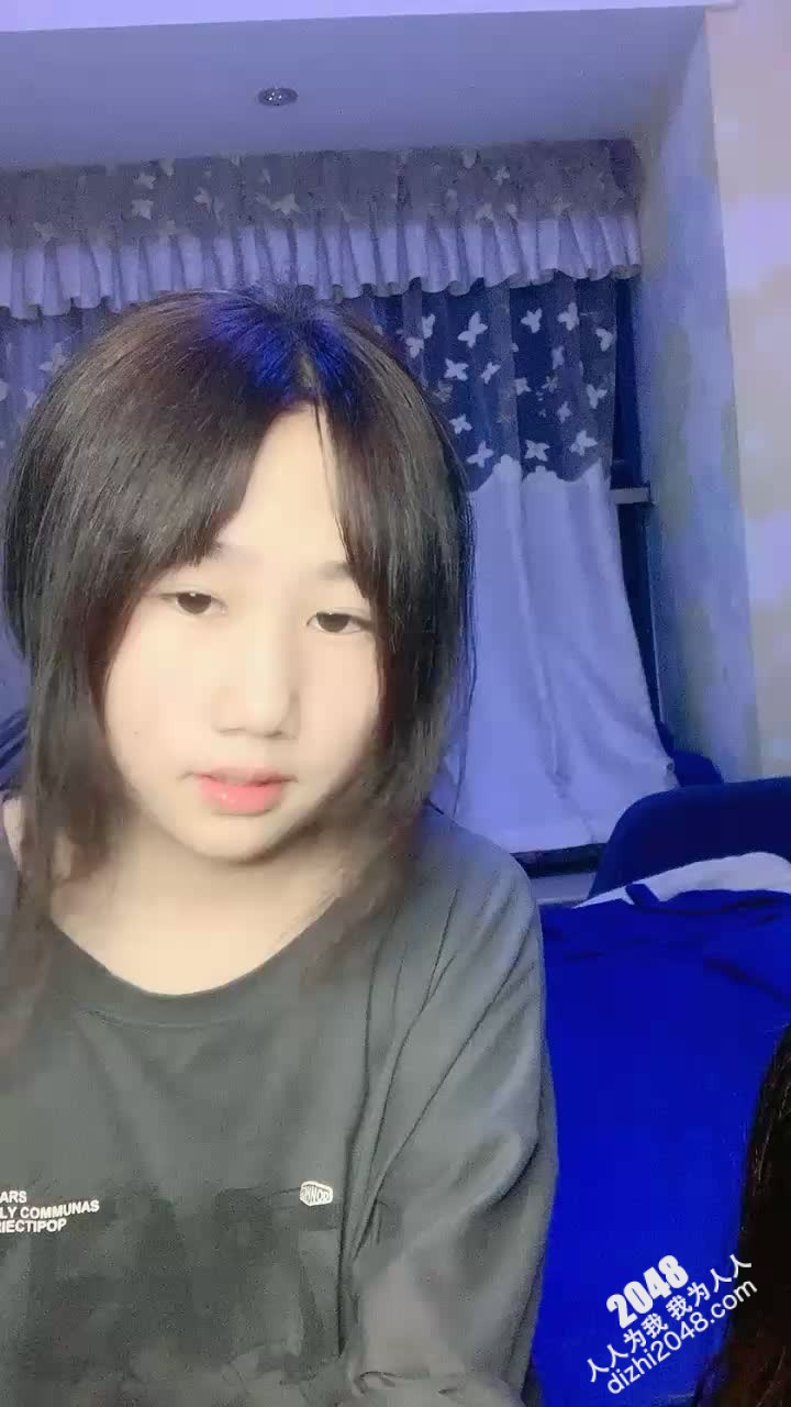 [MP4/ 837M] 两个00后新人小嫩妹！舌吻互揉白嫩奶子！掰开紧致粉穴特写，没怎么开发过