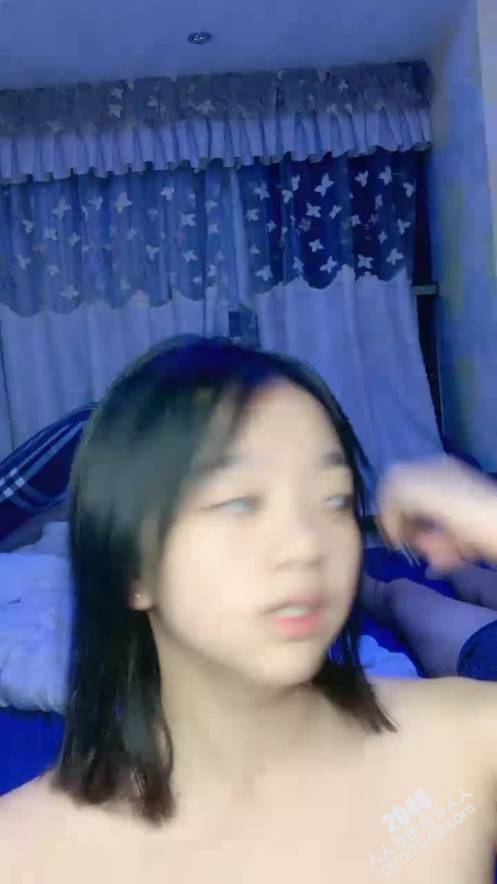 [MP4/ 837M] 两个00后新人小嫩妹！舌吻互揉白嫩奶子！掰开紧致粉穴特写，没怎么开发过