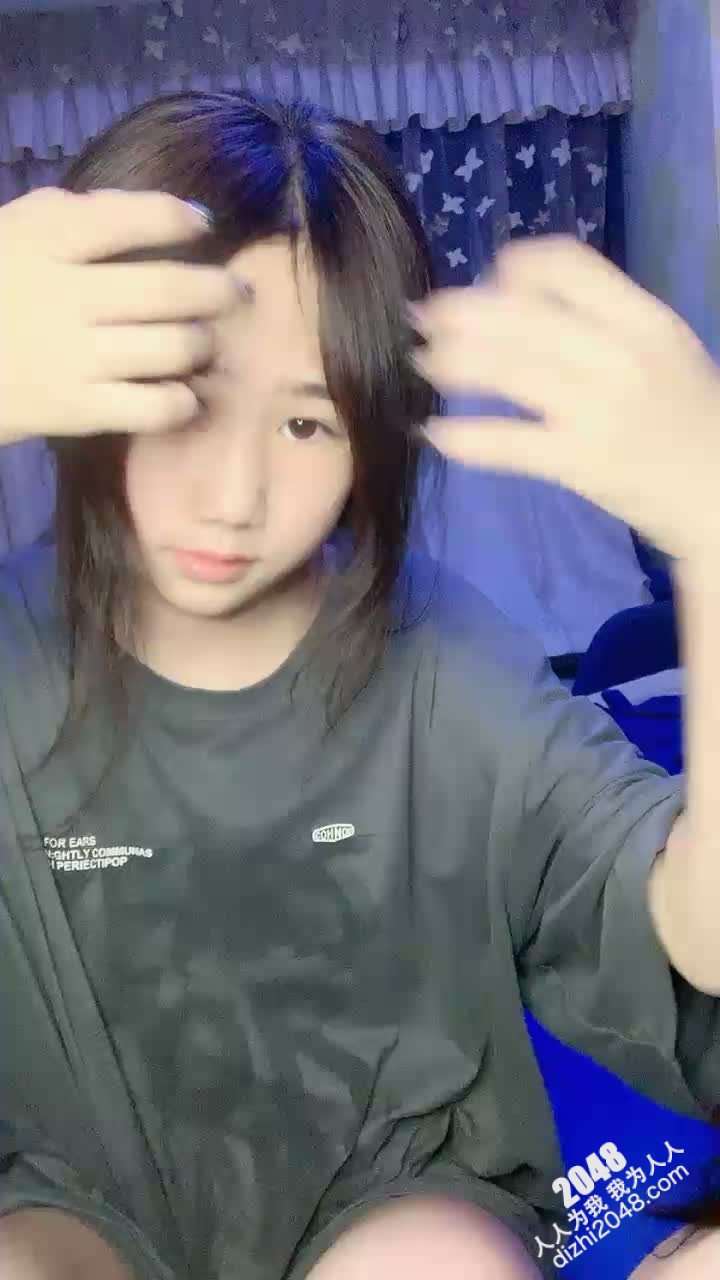 [MP4/ 837M] 两个00后新人小嫩妹！舌吻互揉白嫩奶子！掰开紧致粉穴特写，没怎么开发过