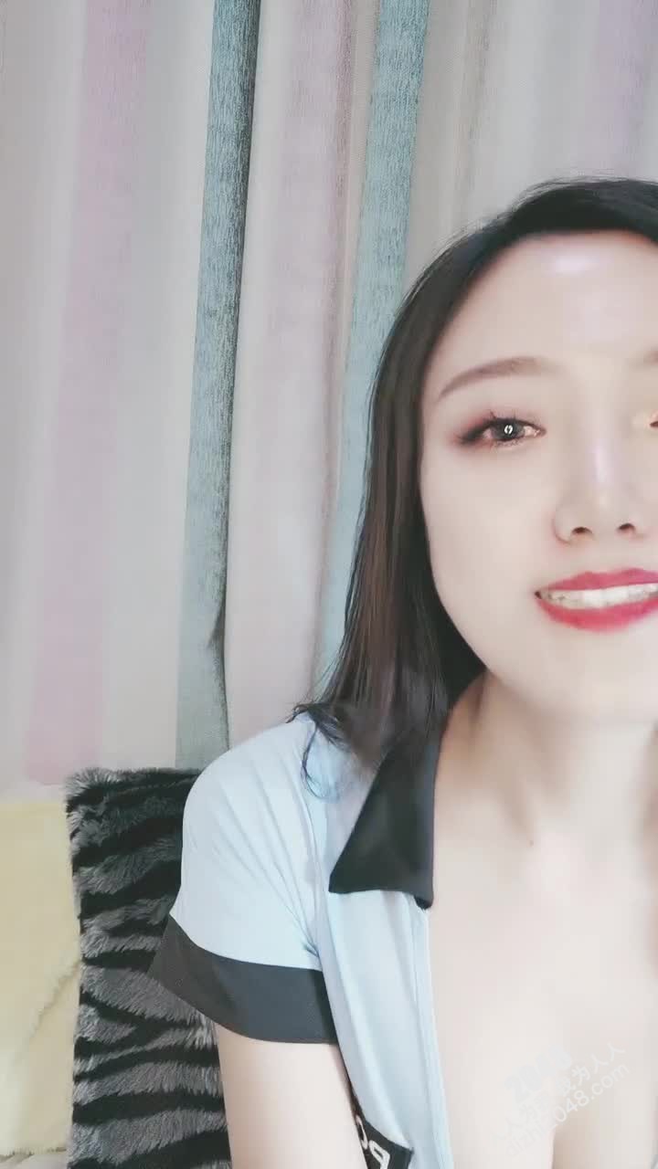 [MP4/ 1.82G] 风骚妓女转战黄播 逗号&nbsp; 哥哥你别射我逼逼上面，快去拿纸。叫声骚鸡了，听了都想射