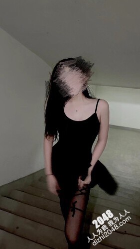 [MP4/1.9G]極品美腿嬌妻Nina小蜜桃邀單男開房揉乳扣穴前後夾擊速插粉穴／身材顏值俱佳小菜貓戶外露出黑絲兔女郎裝吞舔肉棒啪啪口爆等 720p