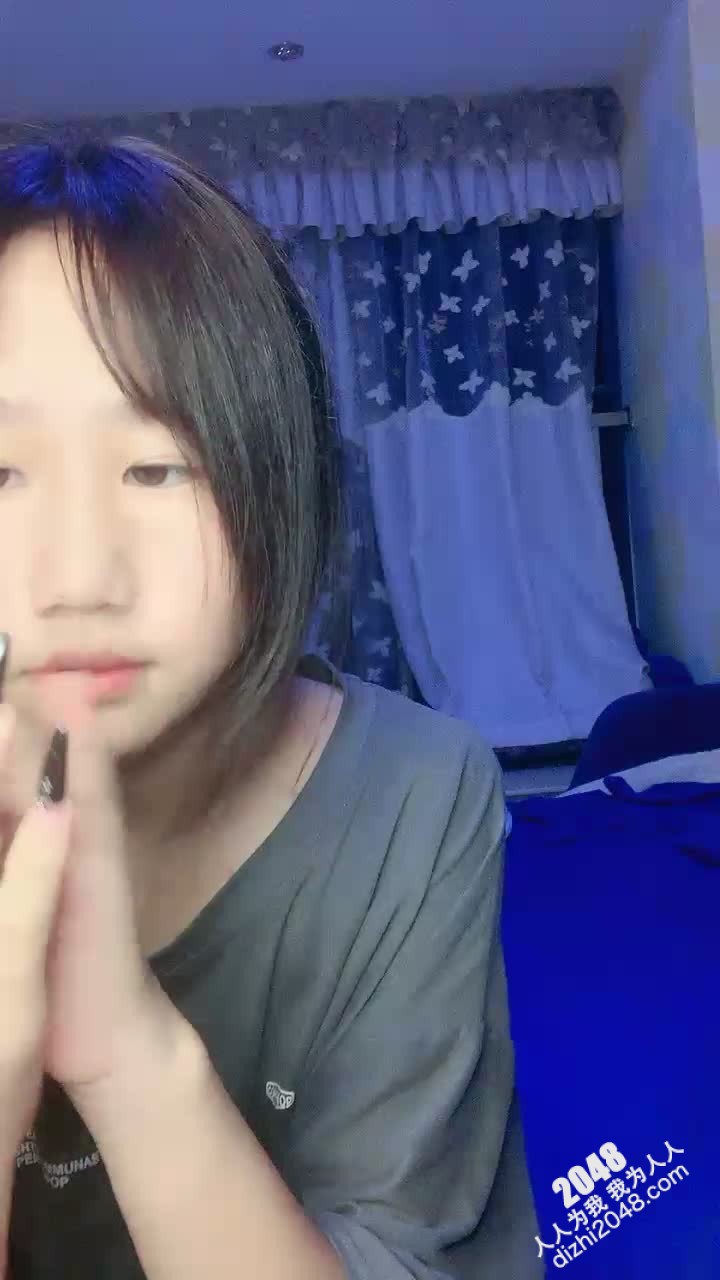 [MP4/ 837M] 两个00后新人小嫩妹！舌吻互揉白嫩奶子！掰开紧致粉穴特写，没怎么开发过