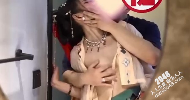 [MP4]211大学高材女和健硕体育生男友酒店开发自拍泄密