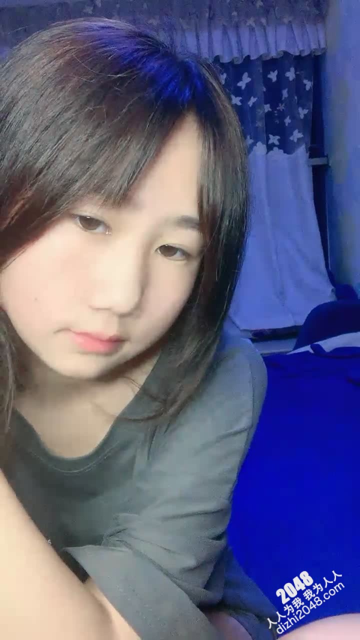 [MP4/ 837M] 两个00后新人小嫩妹！舌吻互揉白嫩奶子！掰开紧致粉穴特写，没怎么开发过