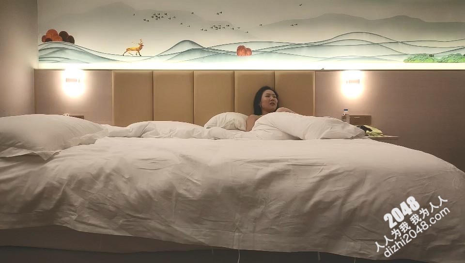 [MP4/1.24G]7-12小马寻花 足浴按完摩，回酒店调教少妇，把骚货当狗骑